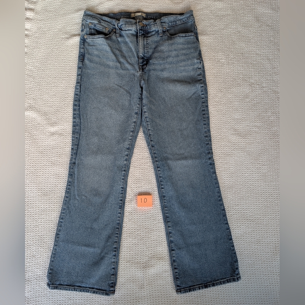 Madewell Mid Rise Kick Out Jeans // Medium/Light Wash
